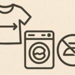 コットンの洗濯で縮みを防ぐイメージ。Tシャツのアイコン、洗濯機、禁止マーク付きのアイロンを白と灰色基調でシンプルに描いたイラスト。